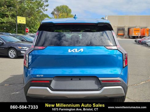 Used 2024 Kia EV9 Wind image 4