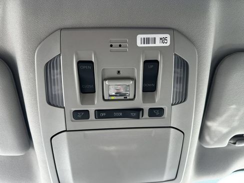 Used 2023 Toyota Highlander XLE AWD/4WD image 27