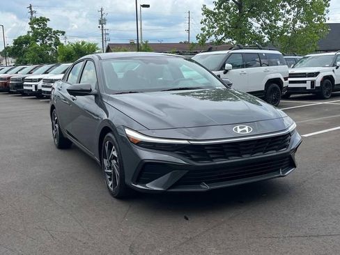 Used 2025 Hyundai Elantra Sport image 3