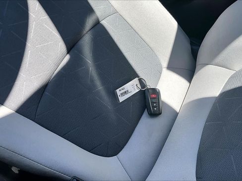 Certified 2022 Toyota RAV4 XLE w/ Convenience Package AWD/4WD image 14