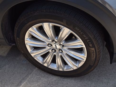 Used 2023 Ford Explorer Limited w/ Limited Technology Package RWD image 12