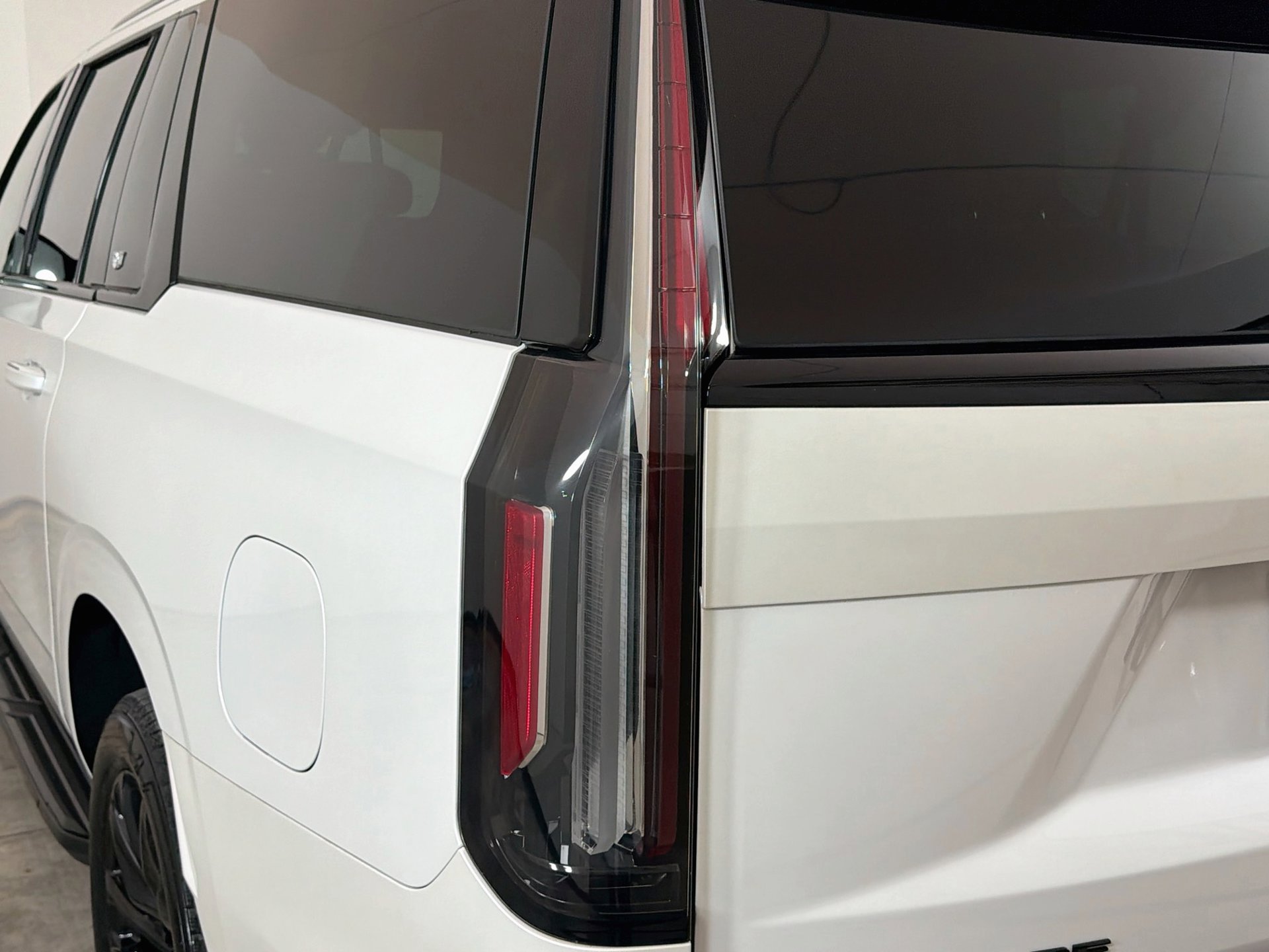 Used 2024 Cadillac Escalade ESV Sport w/ LPO, ONYX Package AWD/4WD image 10