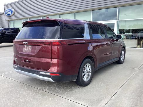 Used 2024 Kia Carnival LX FWD image 3