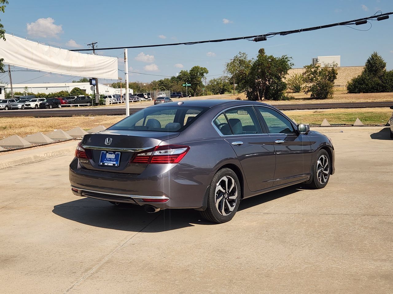 Used 2017 Honda Accord EX image 7
