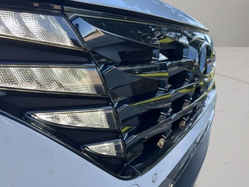 Certified 2022 Hyundai Tucson Limited AWD/4WD image 9