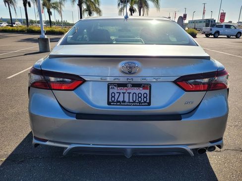 Used 2022 Toyota Camry SE FWD image 5