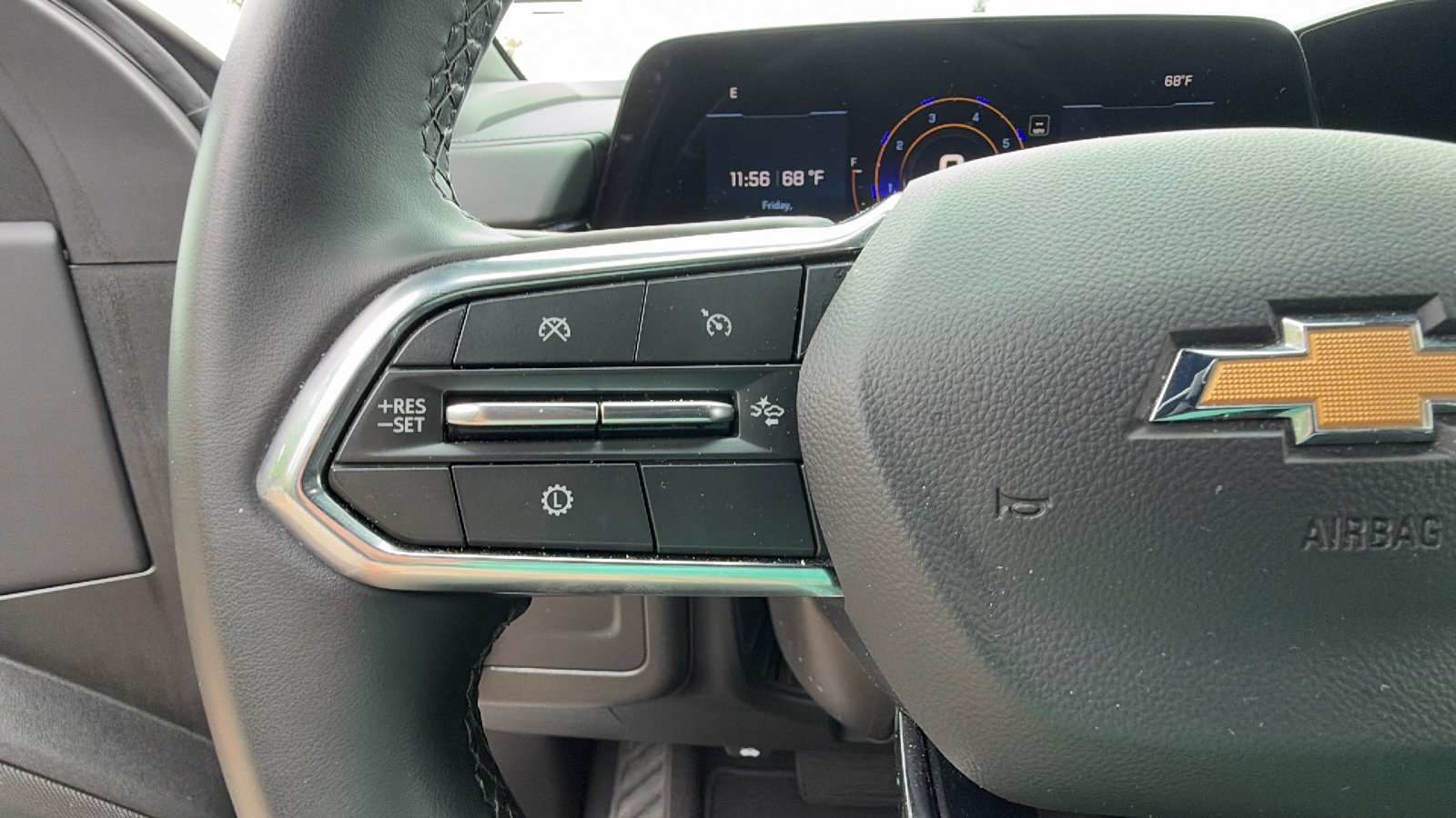 Used 2025 Chevrolet Suburban LT RWD image 29