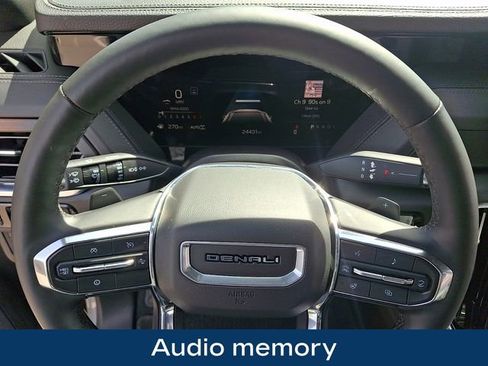 Used 2025 GMC Yukon Denali AWD/4WD image 4