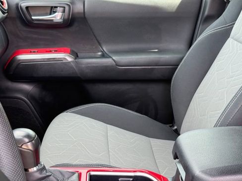 Used 2020 Toyota Tacoma TRD Sport RWD image 11