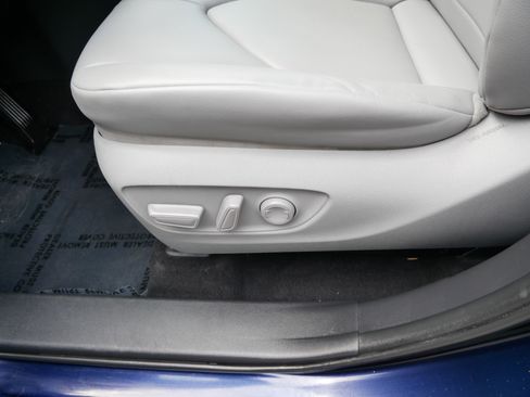 Used 2022 Toyota Highlander XLE AWD/4WD image 20
