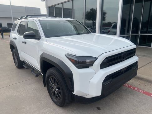 Used 2025 Toyota 4Runner SR5 AWD/4WD image 3