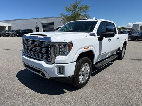 Used 2020 GMC Sierra 2500 Denali w/ Technology Package AWD/4WD image 3