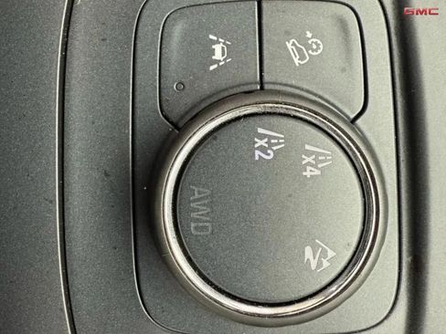 Used 2023 GMC Terrain SLE w/ Driver Convenience Package image 16