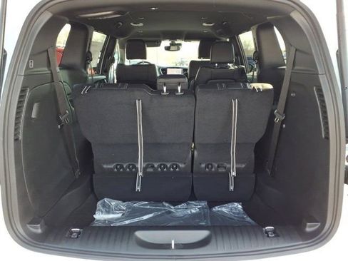 New 2026 Chrysler Pacifica Select image 21