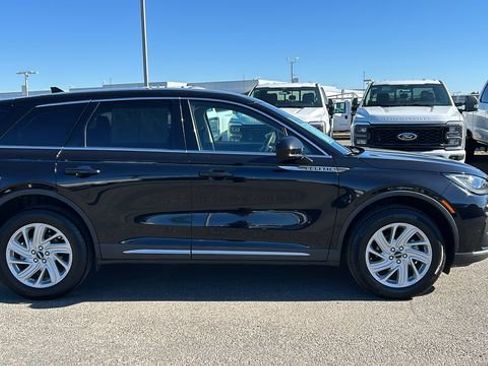 Used 2023 Lincoln Corsair FWD image 2