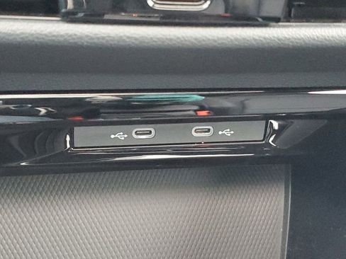 Used 2025 Volkswagen Golf image 34