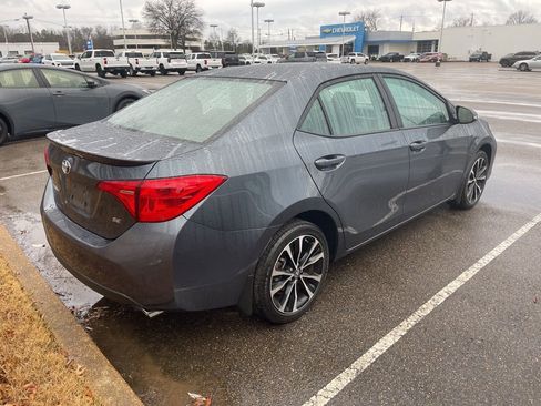Used 2018 Toyota Corolla SE image 3