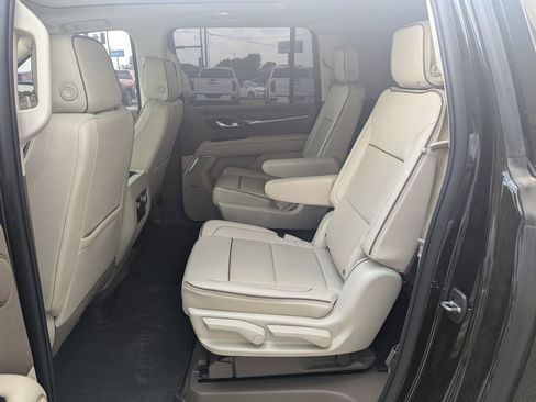 Used 2022 GMC Yukon XL Denali w/ Denali Premium Package AWD/4WD image 16