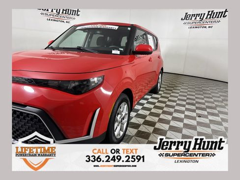 Used 2024 Kia Soul LX w/ Option Group 015 FWD image 1