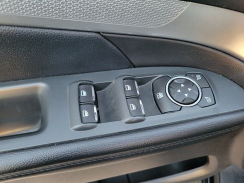 Used 2017 Ford Explorer XLT w/ Equipment Group 202A FWD image 17