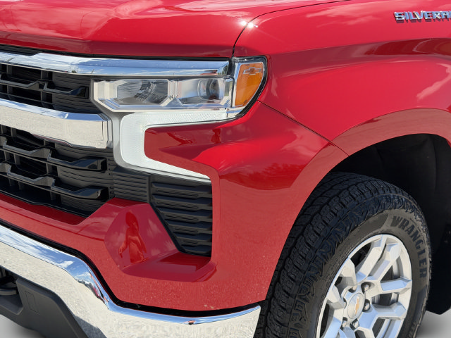 Used 2025 Chevrolet Silverado 1500 LT AWD/4WD image 13