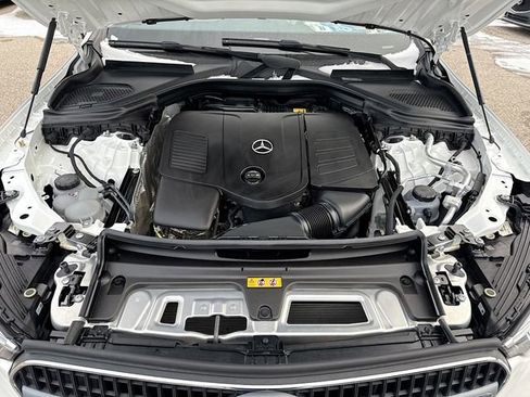 Used 2025 Mercedes-Benz GLC 300 4MATIC image 34