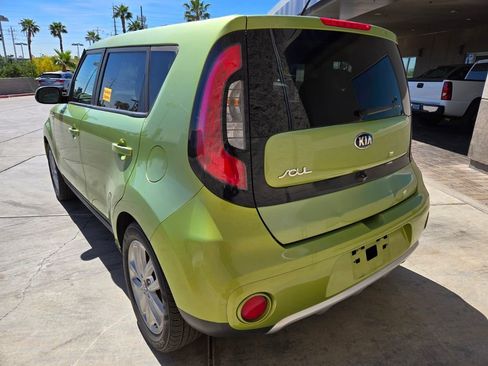 Used 2018 Kia Soul + image 3
