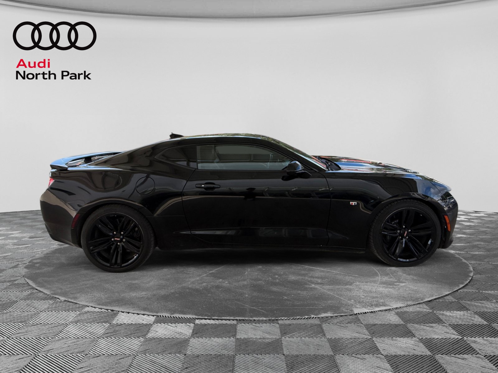 Used 2018 Chevrolet Camaro SS RWD image 6