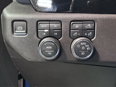 Used 2024 Chevrolet Silverado 1500 High Country w/ Z71 Off-Road Package AWD/4WD image 28