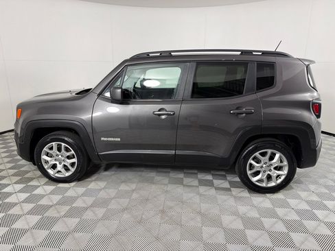 Used 2017 Jeep Renegade Latitude w/ Cold Weather Group AWD/4WD image 8