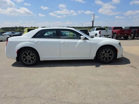 Used 2018 Chrysler 300 S AWD/4WD image 6
