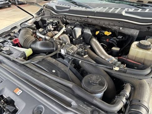 Used 2019 Ford F550 4x4 Crew Cab Super Duty w/ XLT Value Package image 41