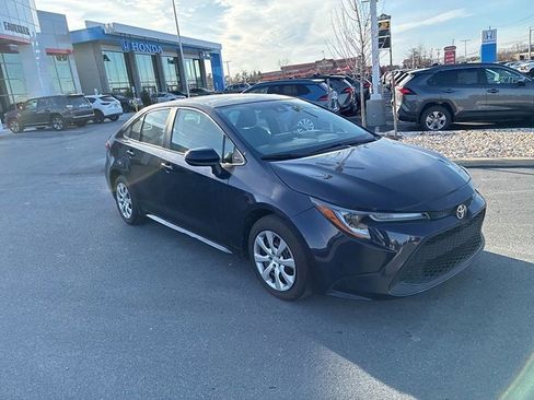 Used 2022 Toyota Corolla LE image 2