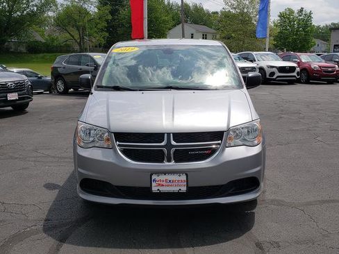 Used 2019 Dodge Grand Caravan SE FWD image 2