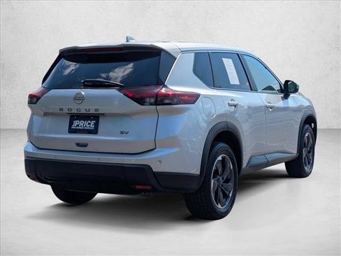 Used 2024 Nissan Rogue SV FWD image 5