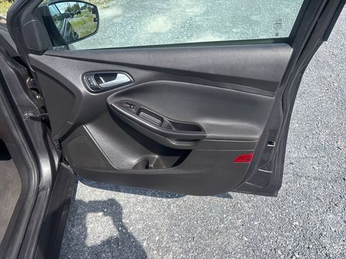 Used 2015 Ford Focus SE FWD image 15