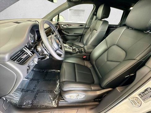 Used 2026 Porsche Macan AWD/4WD image 5
