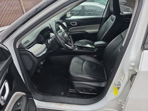 Used 2022 Jeep Compass Limited image 11