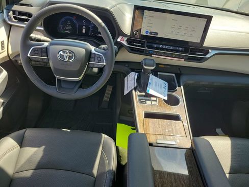 New 2026 Toyota Sienna Limited AWD/4WD image 26