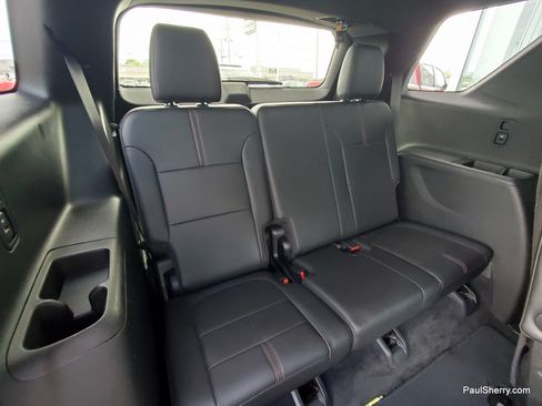 Used 2022 Chevrolet Traverse RS FWD image 5
