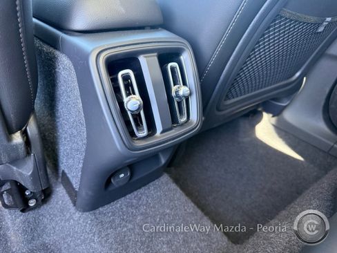 Used 2025 Volvo XC40 B5 Plus AWD/4WD image 31