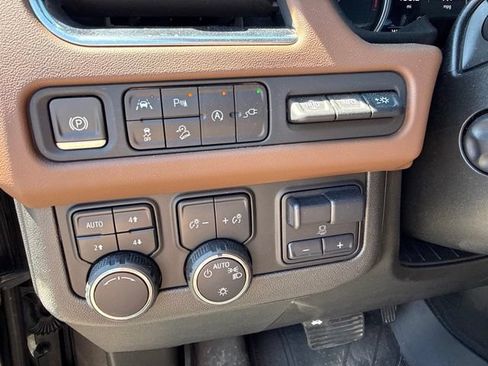 Used 2021 Chevrolet Tahoe High Country w/ Premium Package AWD/4WD image 19