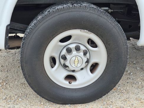 Used 2022 Chevrolet Express 2500 Extended w/ Driver Convenience Package image 8