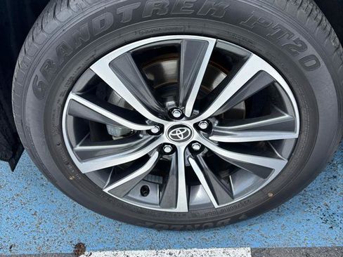Used 2021 Toyota Venza LE AWD/4WD image 31