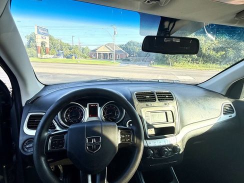 Used 2019 Dodge Journey SE FWD image 5