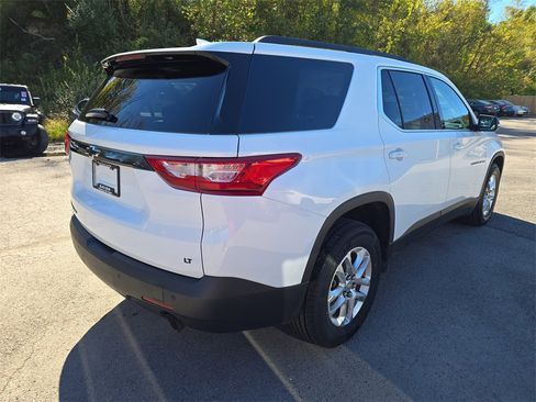 Used 2021 Chevrolet Traverse LT w/ LPO, Blackout Package image 4