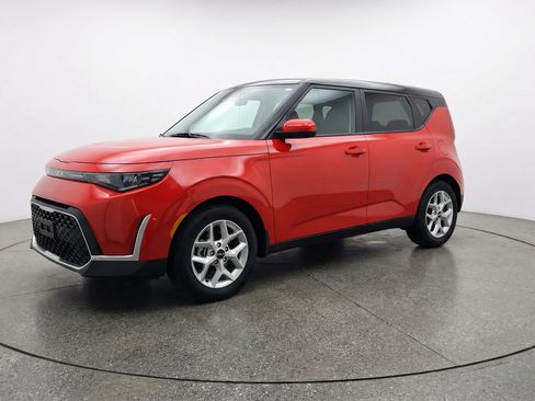 Used 2025 Kia Soul LX w/ LX Technology Package image 3