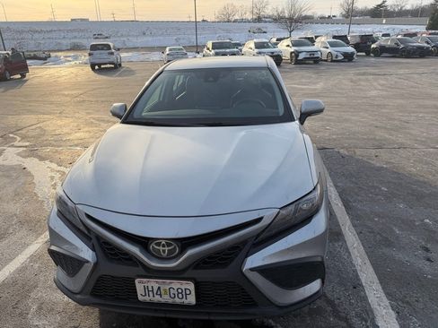 Used 2022 Toyota Camry SE image 8