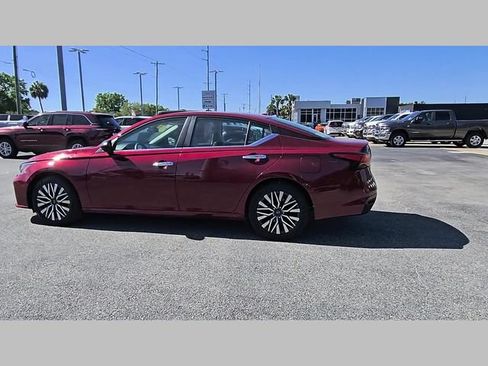 Used 2025 Nissan Altima 2.5 SV FWD image 30