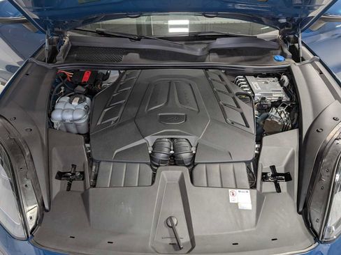 Used 2024 Porsche Cayenne S image 11